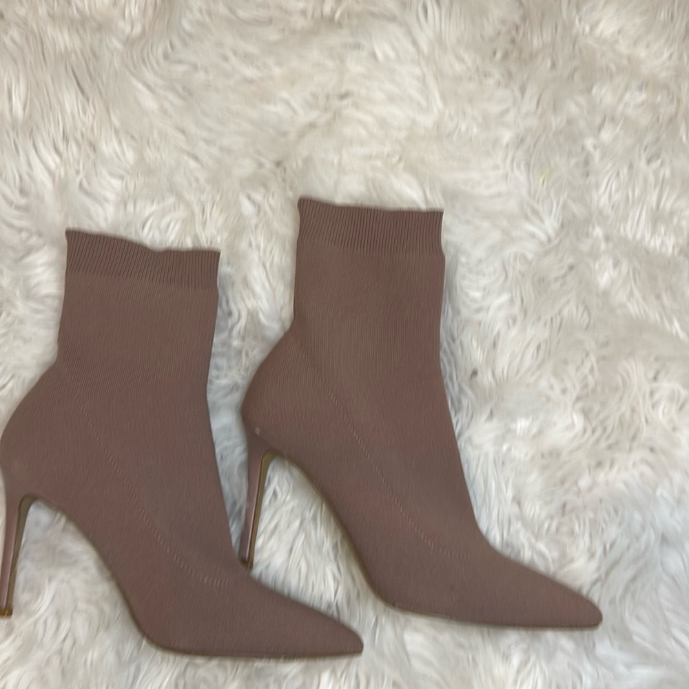 Ankle booties heels size 7.5 color blush Steve Madden